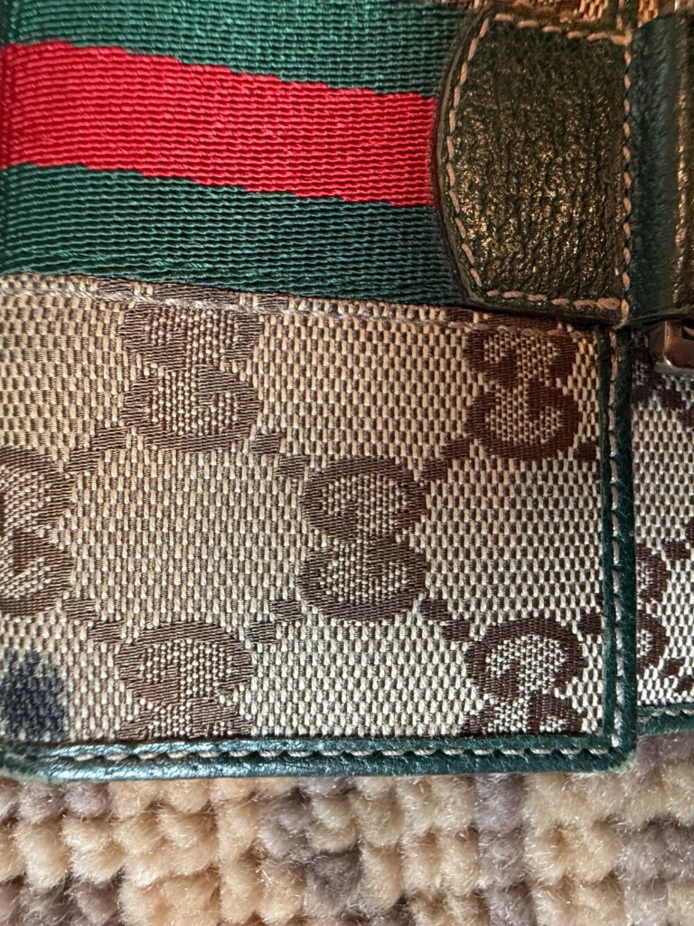 Vintage Gucci Brown/Beigh Monogrammed Canvas with Green Leather Piping Wallet - Picture 10 of 10